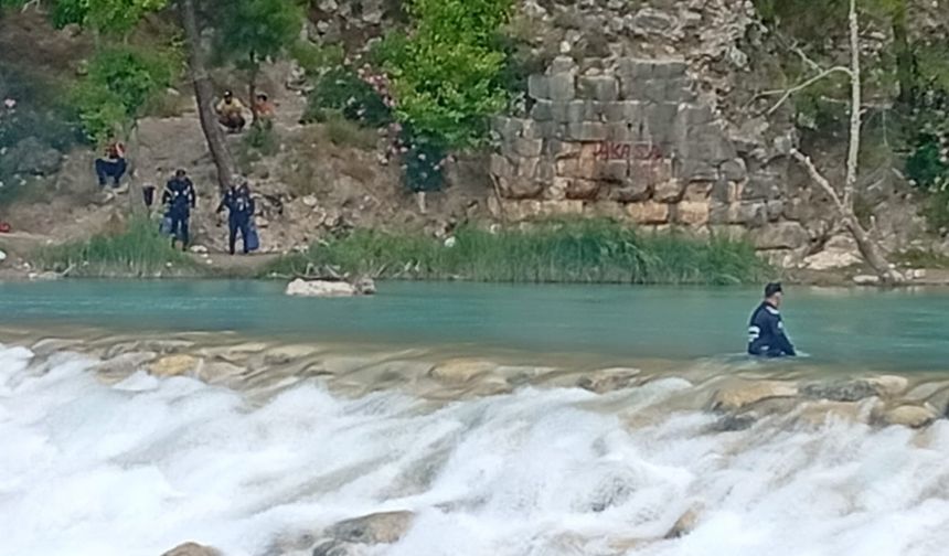 Manavgat’ta akıntıya kapılan genç aranıyor!