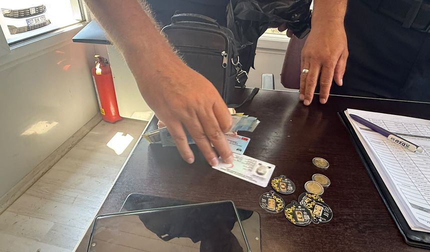 Sahte altın ve dövizle yakalandı