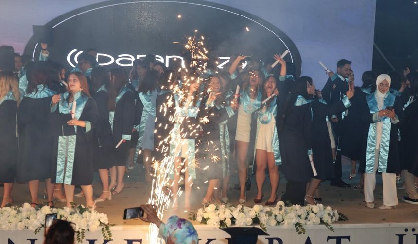 ALKÜ'de mezuniyet töreni