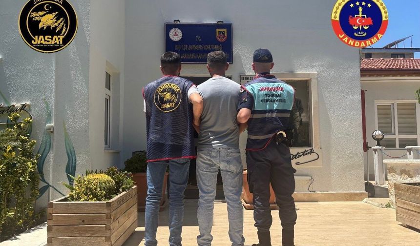 Antalya'da aranan 214 firari yakalandı