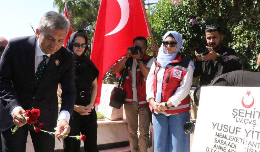 15 Temmuz şehidi kabri başında dualarla anıldı