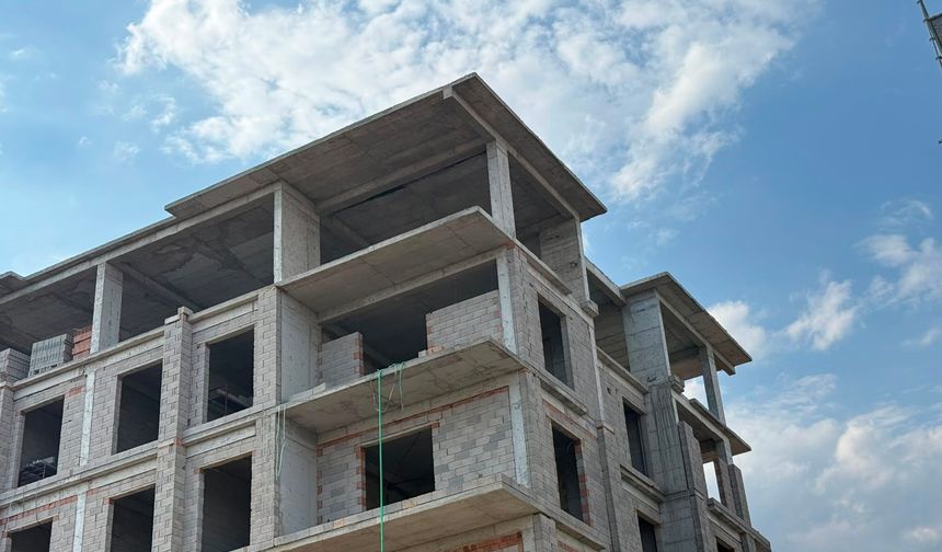 Serik'te üzerine beton blok düşen işçi hayatını kaybetti