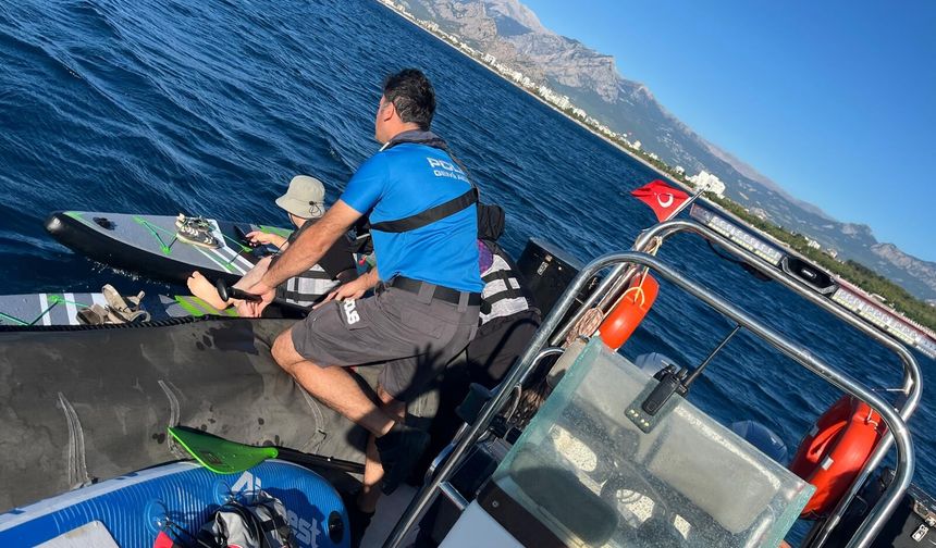 Konyaaltı Sahili'nde 38 SUP'cu kurtarıldı