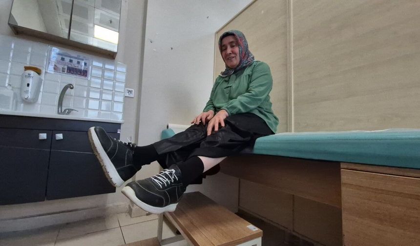 İlk ayakkabısını 51 yaşında giyebildi