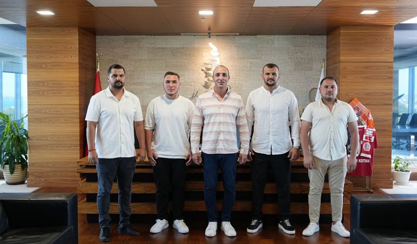 Konyaaltı'da güreşçilere ödül