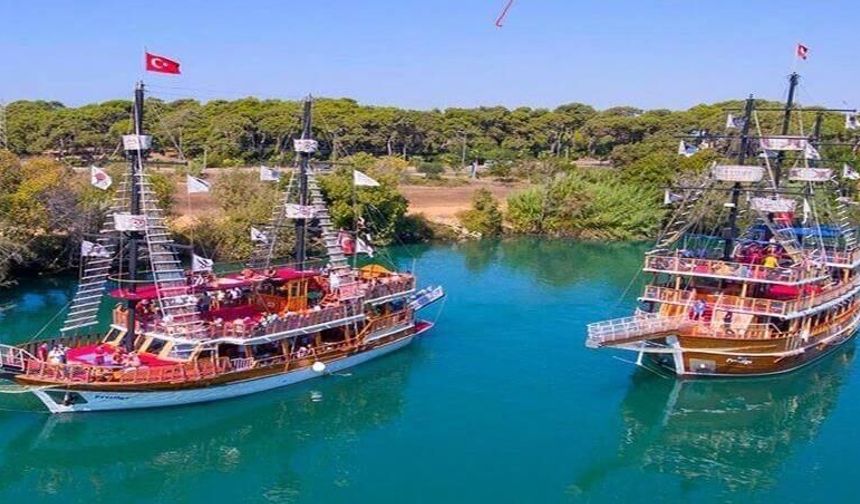Denizlerde plastik alarmı devam ediyor: Tekne turlarına sıkı denetim çağrısı