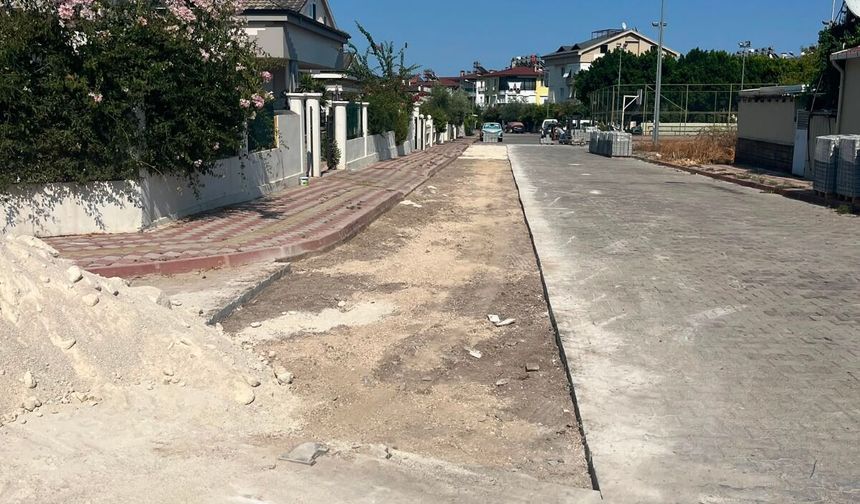 Kemer’de bozulan yollarda bakım ve onarım çalışması