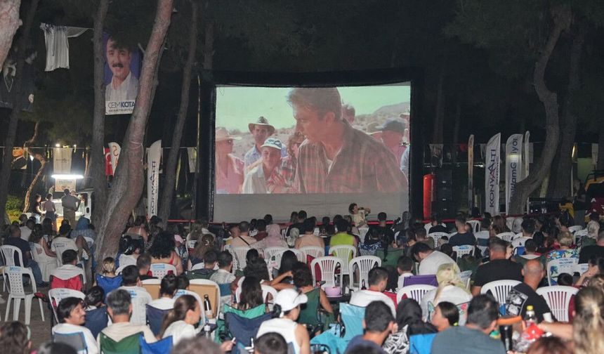 Konyaaltı'da açık havada film keyfi