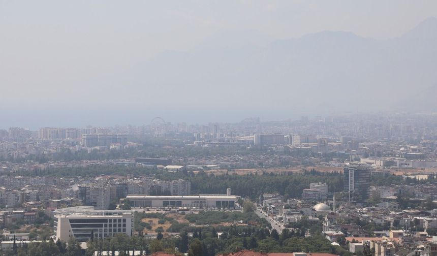 Antalya’da nem bulutları kenti kapladı