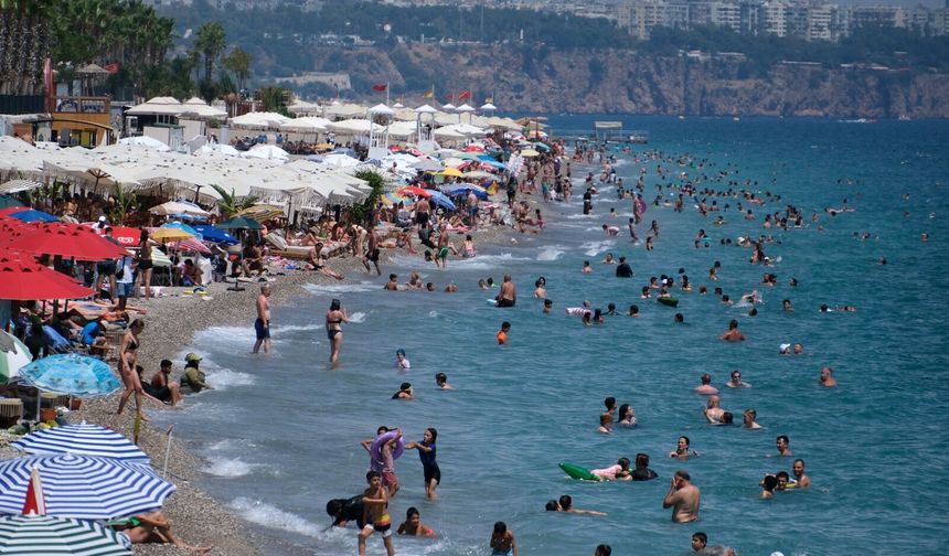 Antalya'da yüksek nem bunalttı