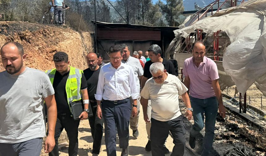 Atay Uslu Kaş'ta yangınzedeleri dinledi