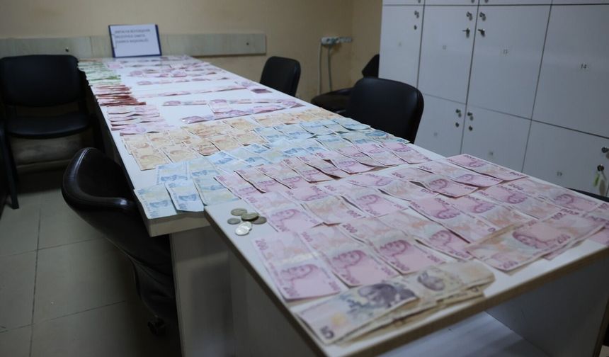 Dilencinin üzerinden çıkan para şoke etti