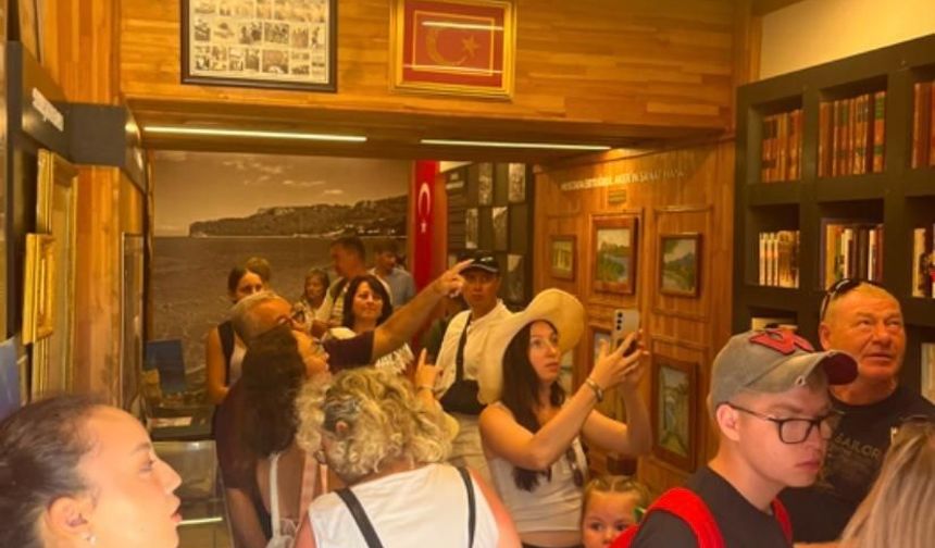Turistler bu eve akın ediyor