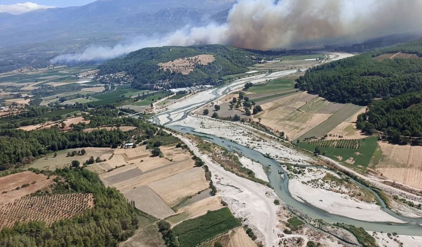 Muğla'daki yangın Antalya'ya sıçradı