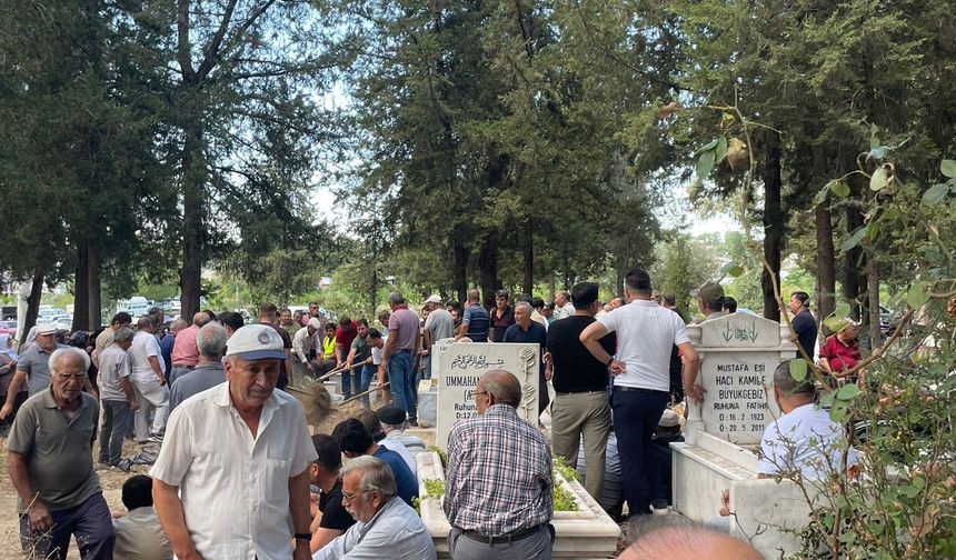 Minibüsün altında kalan bebek toprağa verildi