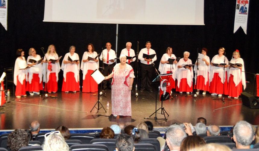 Antalya'da Cumhuriyet sevdalıları konseri