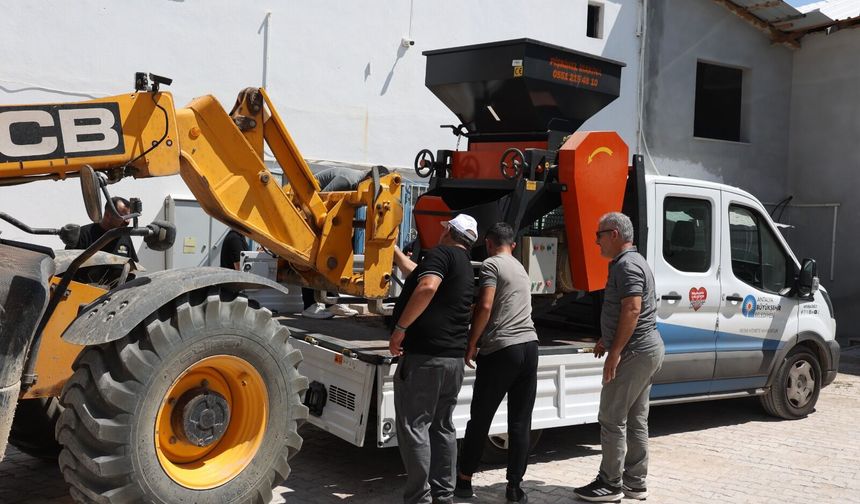 Korkutelili üreticiye yem ezme makinesi desteği