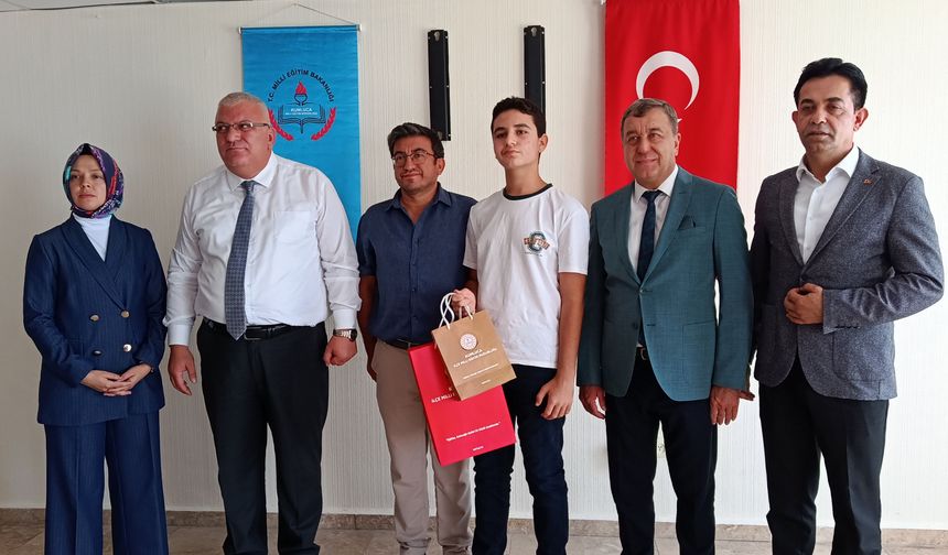 Kumluca'da dereceye giren öğrencilere ödül