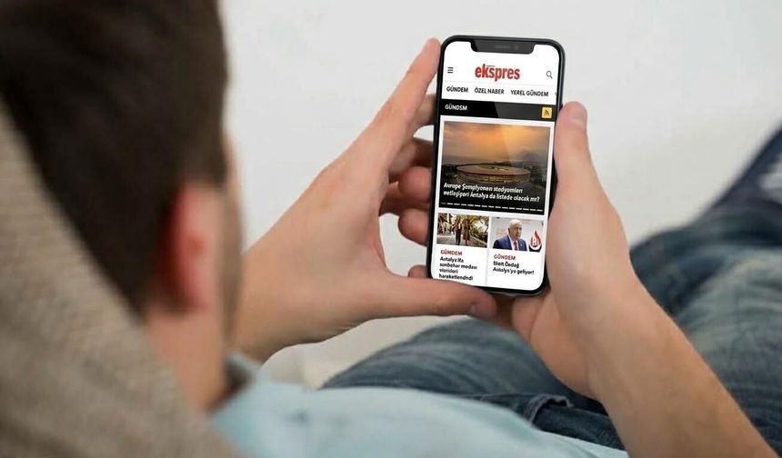 Telefon ekranı karşısında değişen bedenler