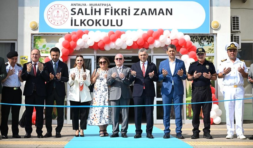 Antalya'da 523 bin 853 öğrenci ders başı yaptı