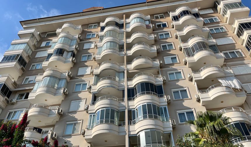 Daireden gelen duman ekipleri alarma geçirdi