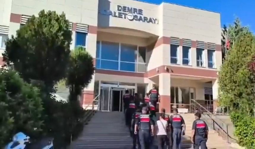 Dolandırıcılık suçundan 2 kişi tutuklandı