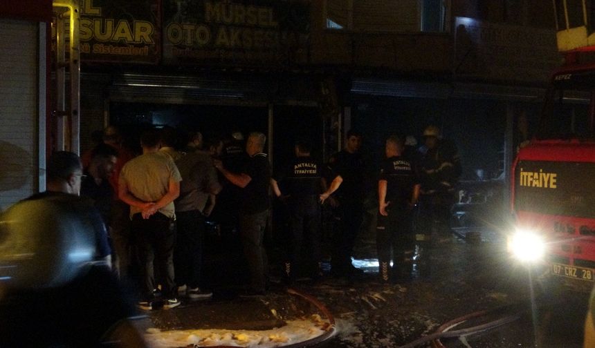 Antalya'da iki iş yerinde yangın
