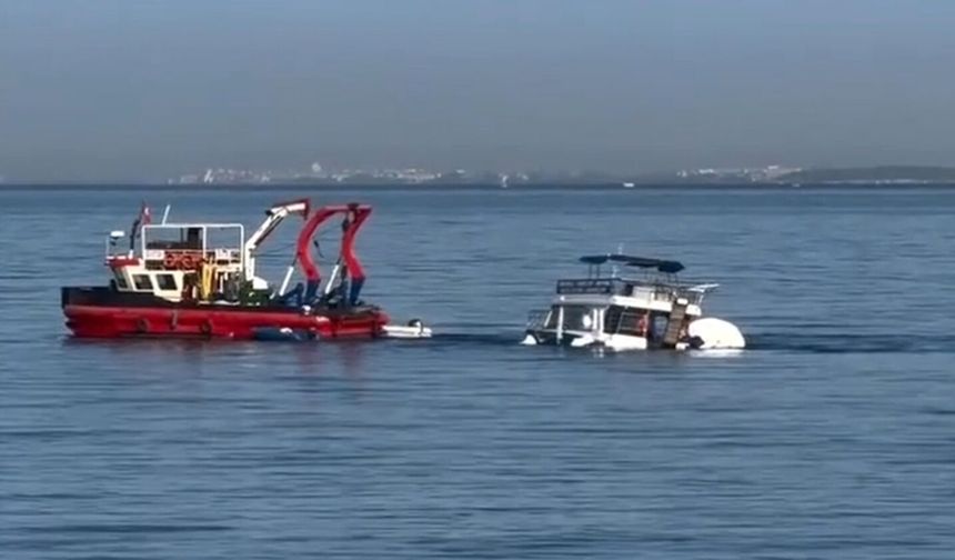 Batma tehlikesi geçiren tekne kıyıya çekildi
