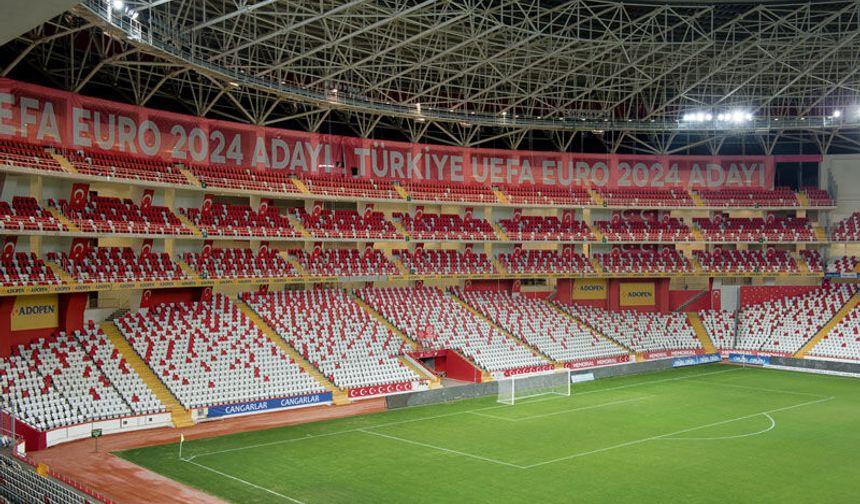 Antalyaspor-Vanspor maçında ışıklandırma sorunu