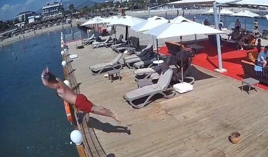 Sığ suya balıklama atlayan tatilci öldü