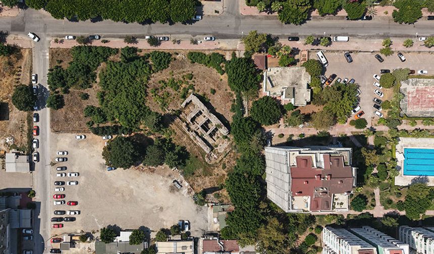 Kent merkezindeki 1700 yıllık hamam