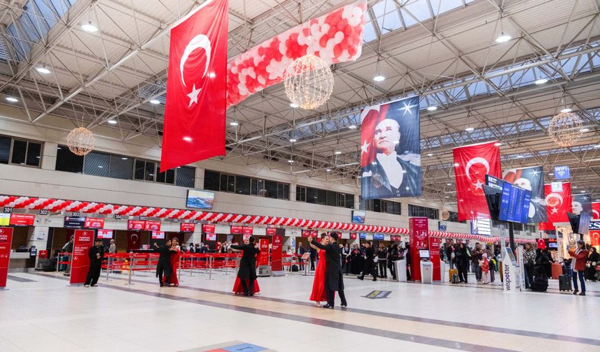 Havalimanında 29 Ekim coşkusu