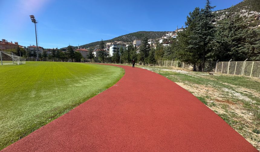 Koşu parkuru tartan pisti oluyor