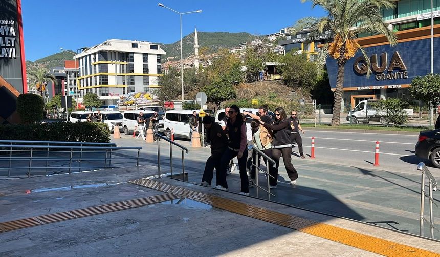 Alanya'da tefecilik ve şantaj operasyonu