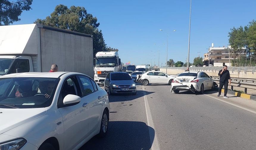 Serik'te zincirleme kaza