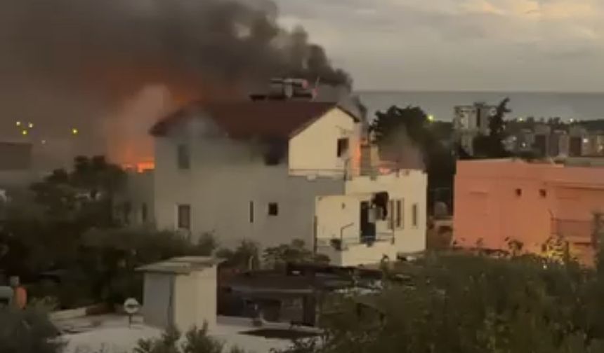 Muratpaşa'da iki katlı binada yangın