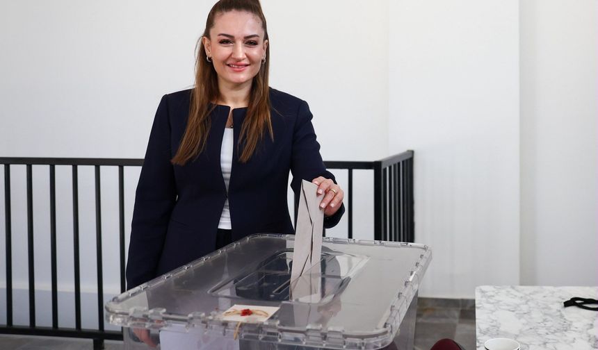 Büşra Özdemir sandığa gitti