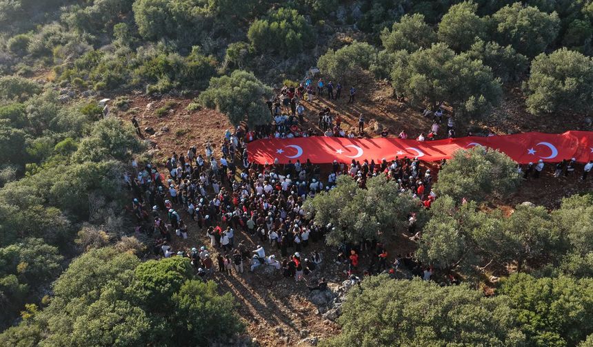 Kahramanlar Kaş'ta düzenlenen yürüyüşle anıldı