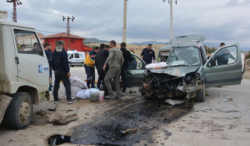 Korkuteli'de feci kaza: 1 ölü, 2 yaralı