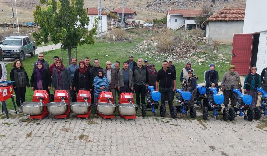Korkuteli’nde 65 aileye makine desteği