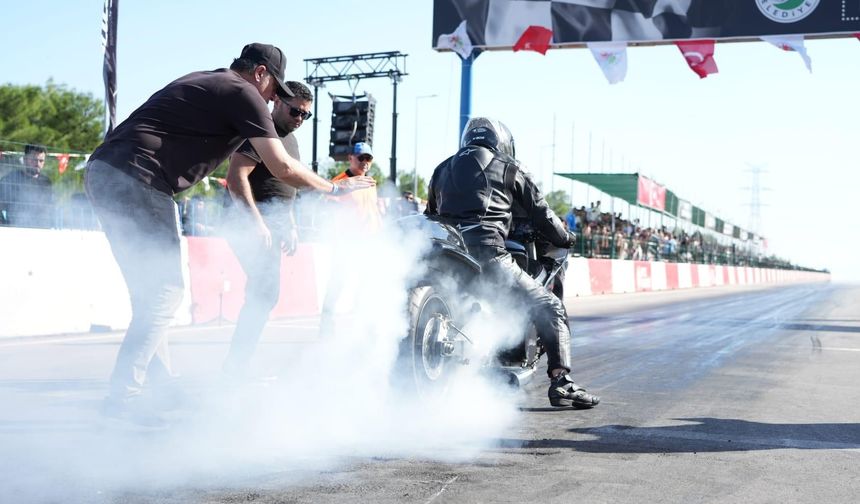Motodrag yarışları büyük heyecanla sürüyor