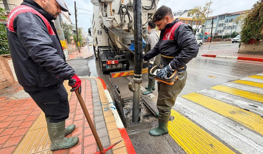 Kepez’de yağmur suları kontrol altında
