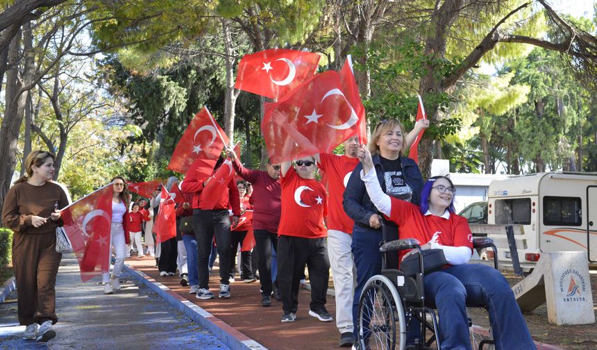 Özel bireylerden Cumhuriyet coşkusu