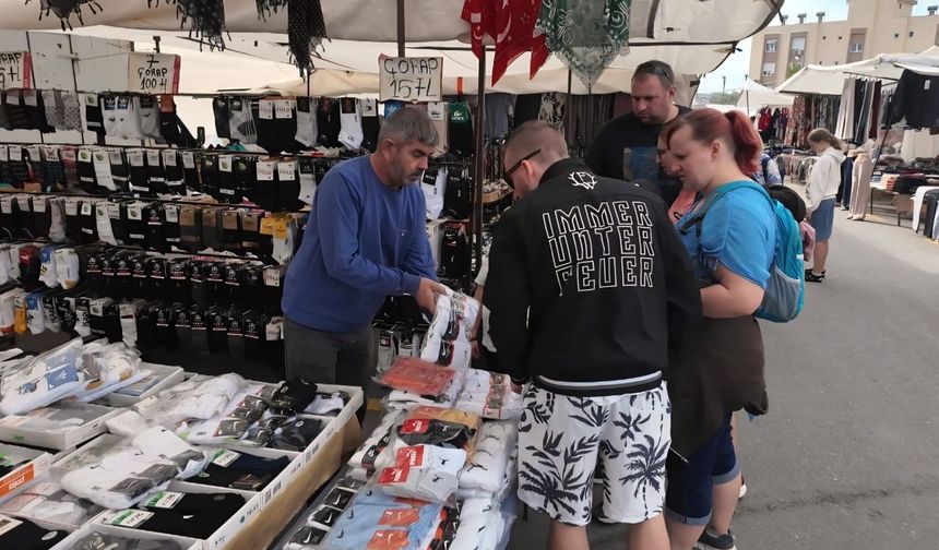 Serik'te pazara turist ilgisi
